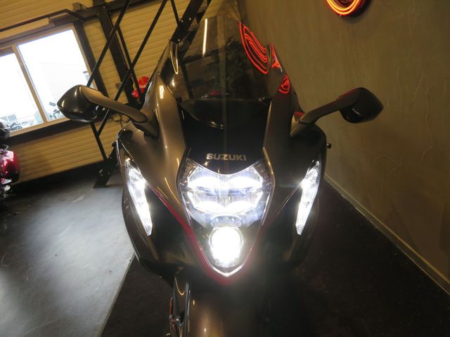 suzuki - gsx-r-1300-hayabusa
