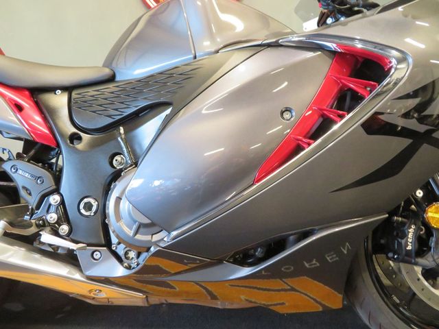suzuki - gsx-r-1300-hayabusa