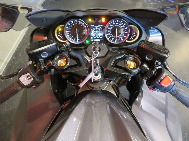 suzuki - gsx-r-1300-hayabusa