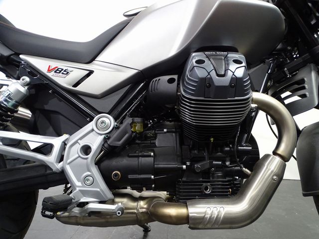 moto-guzzi - v-85-strada