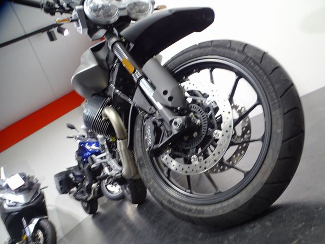 moto-guzzi - v-85-strada