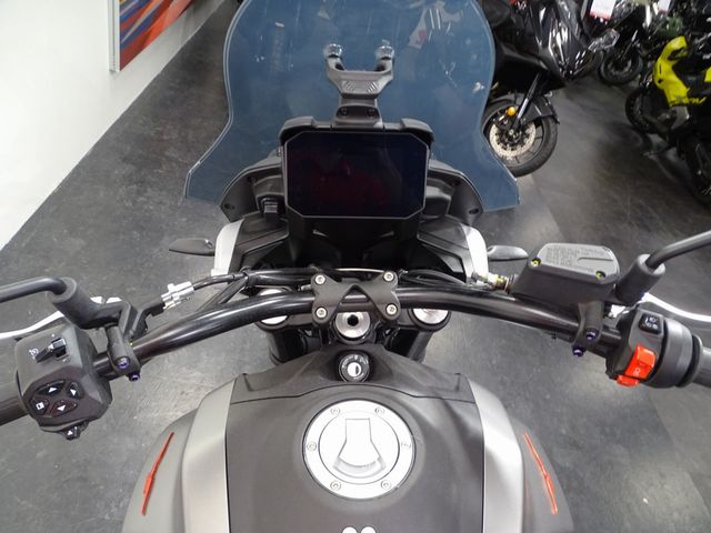 moto-guzzi - v-85-strada