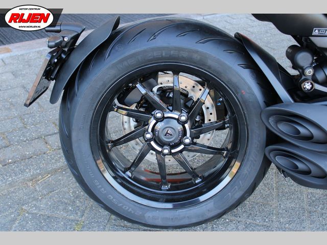 triumph - rocket-3-storm-gt