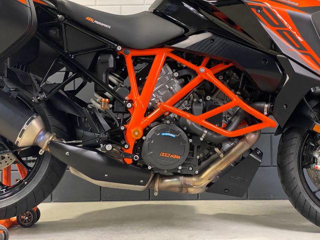ktm - 1290-super-duke-gt