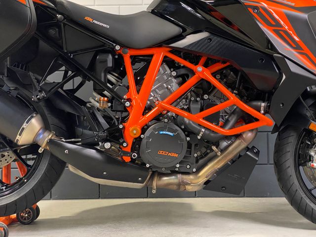 ktm - 1290-super-duke-gt