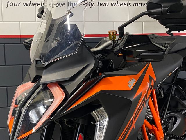 ktm - 1290-super-duke-gt
