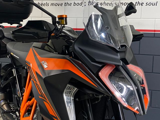ktm - 1290-super-duke-gt