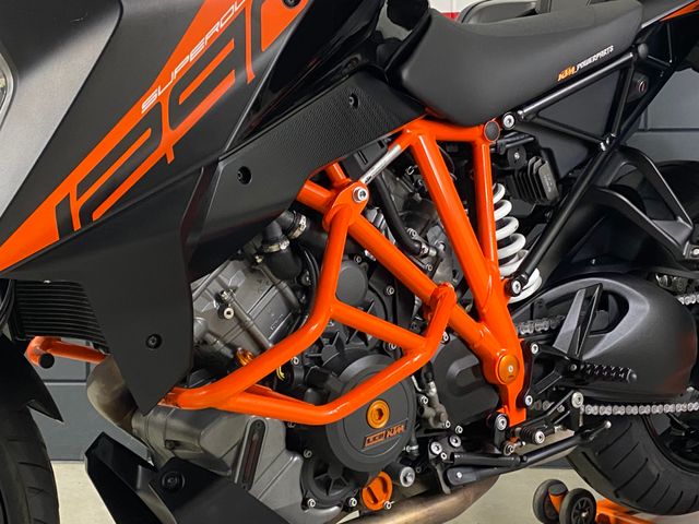 ktm - 1290-super-duke-gt