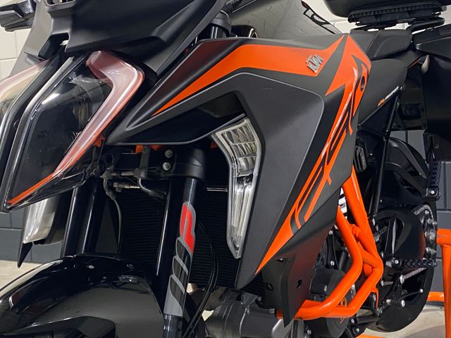 ktm - 1290-super-duke-gt
