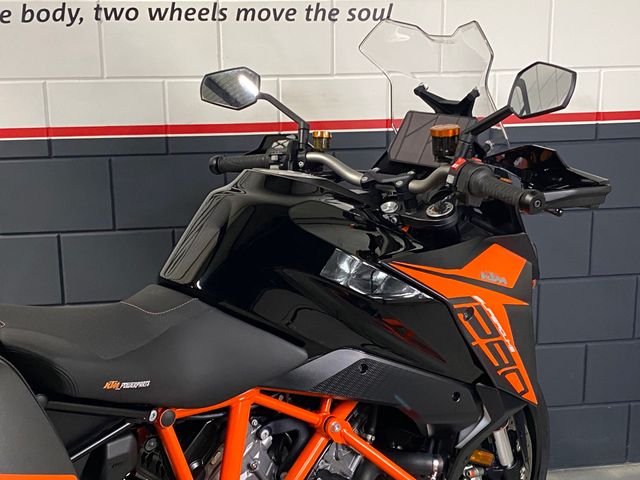 ktm - 1290-super-duke-gt