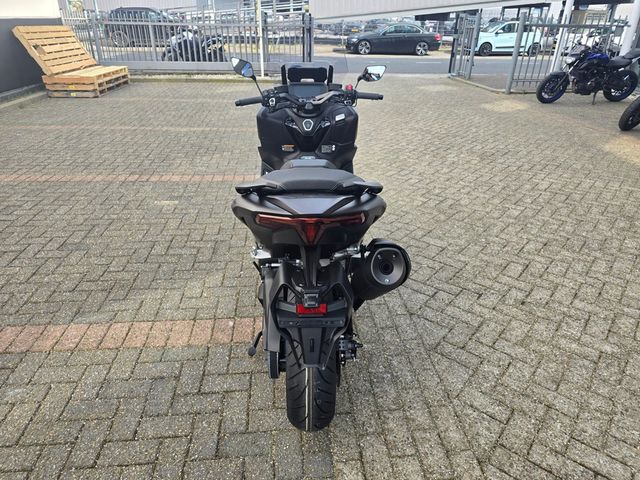 yamaha - tmax-tech-max-560