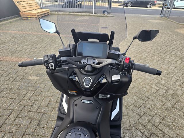 yamaha - tmax-tech-max-560