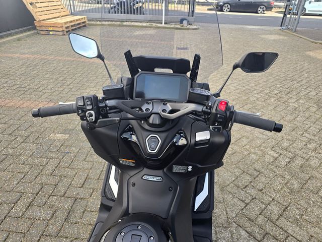 yamaha - tmax-tech-max-560