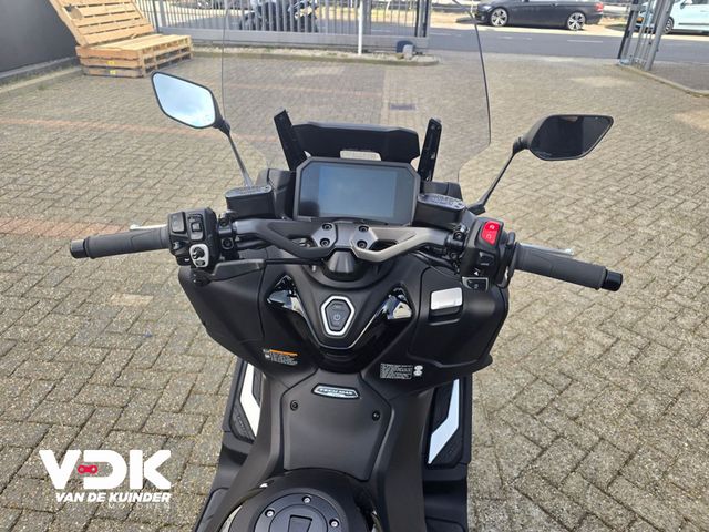 yamaha - tmax-tech-max-560