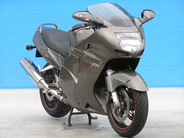 honda - cbr-1100--xx-super-blackbird