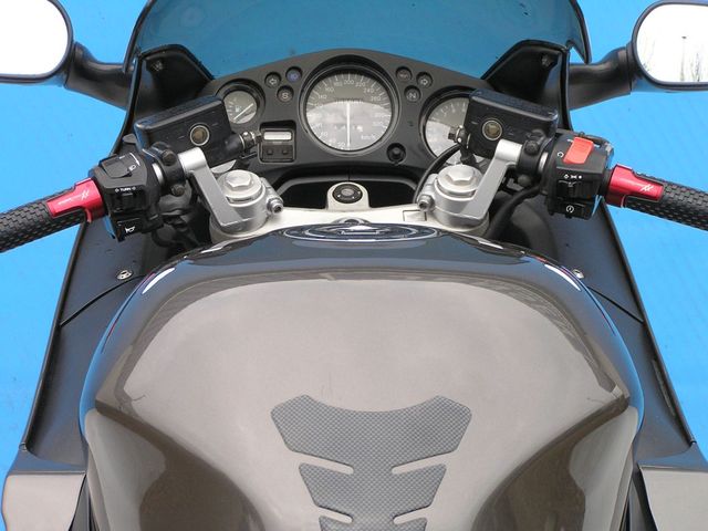 honda - cbr-1100--xx-super-blackbird