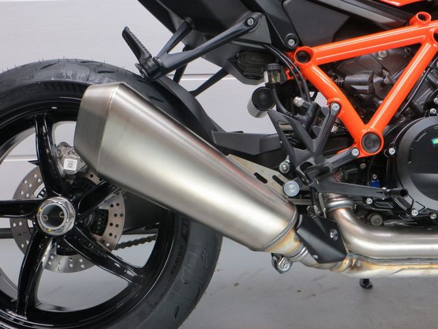 ktm - 1390-super-duke-r