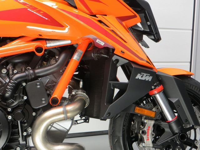 ktm - 1390-super-duke-r