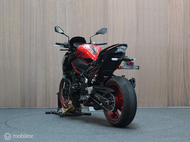 kawasaki - z900