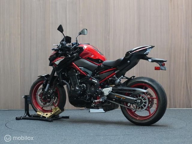 kawasaki - z900