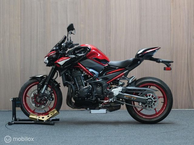 kawasaki - z900