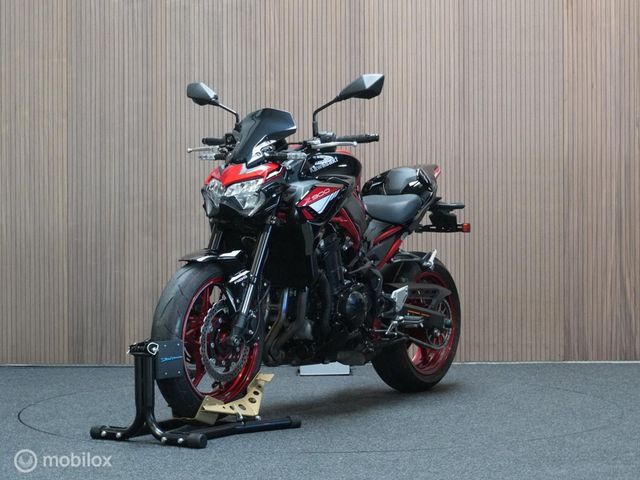 kawasaki - z900