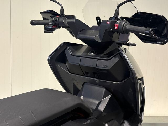 bmw - ce-04