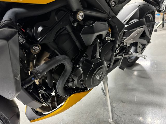 triumph - street-triple-rs