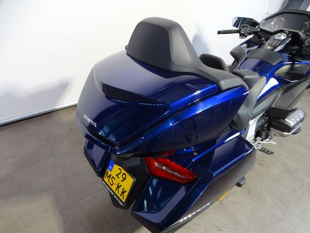 honda - gl-1800-goldwing-tour-dct