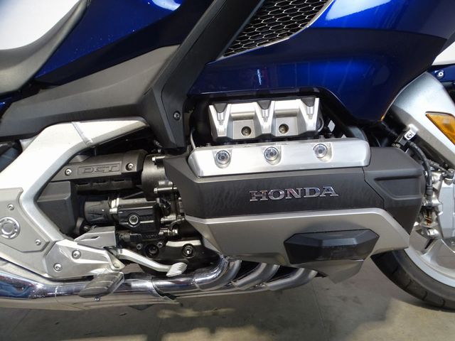 honda - gl-1800-goldwing-tour-dct