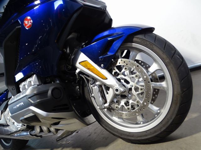 honda - gl-1800-goldwing-tour-dct