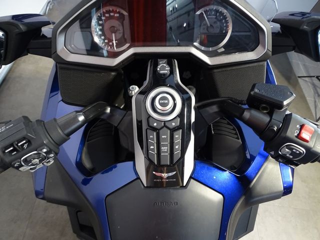 honda - gl-1800-goldwing-tour-dct