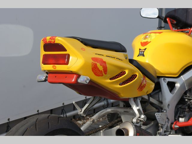 honda - cbr-900-rr-fireblade