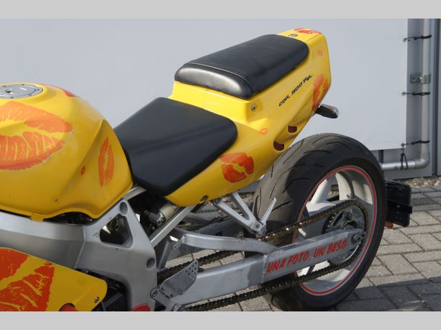 honda - cbr-900-rr-fireblade