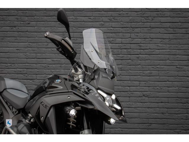 bmw - r-1300-gs-triple-black