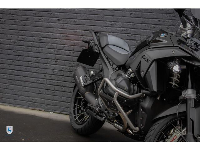 bmw - r-1300-gs-triple-black