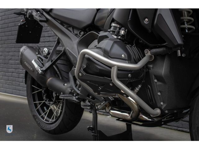 bmw - r-1300-gs-triple-black