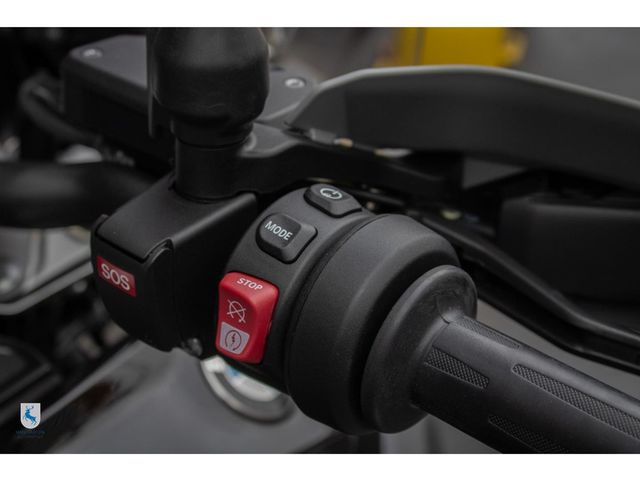 bmw - r-1300-gs-triple-black