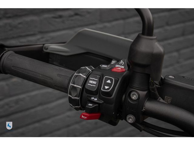 bmw - r-1300-gs-triple-black