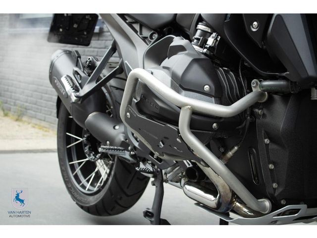 bmw - r-1300-gs-triple-black