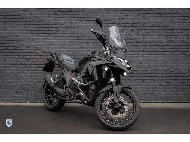 bmw - r-1300-gs-triple-black