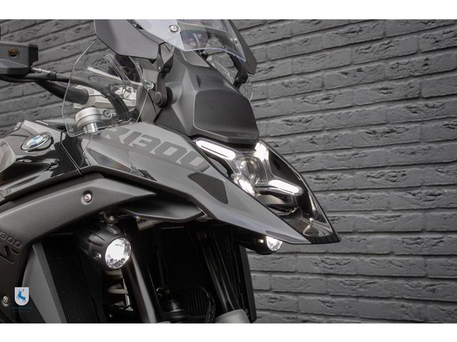 bmw - r-1300-gs-triple-black