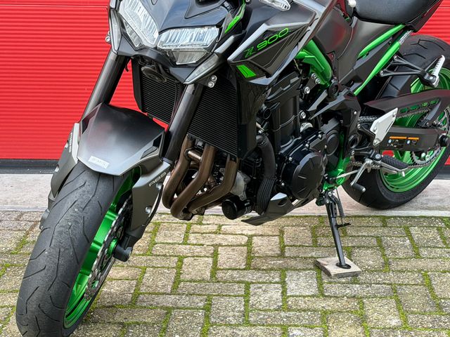 kawasaki - z900