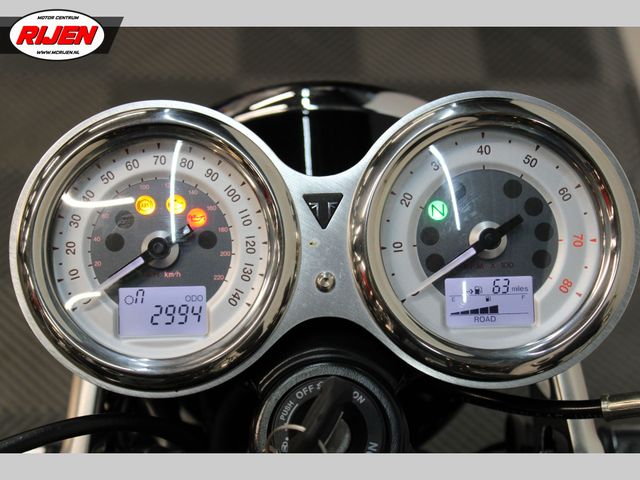 triumph - thruxton-1200