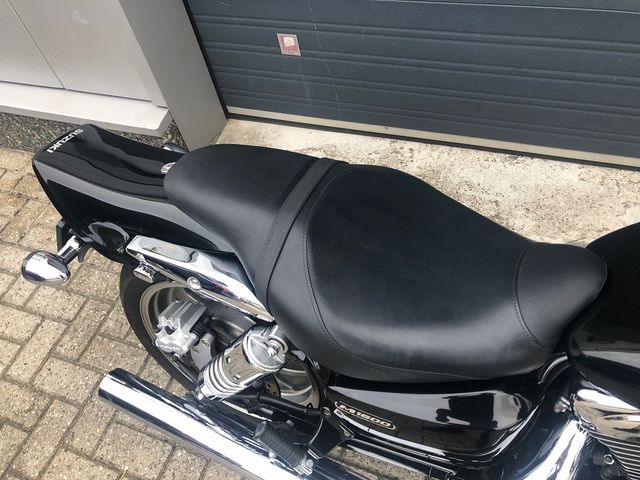 suzuki - vz-1600-marauder