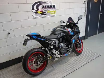 SUZUKI GSX-8R – foto 2