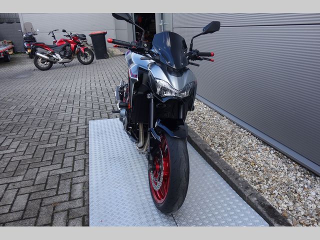kawasaki - z900