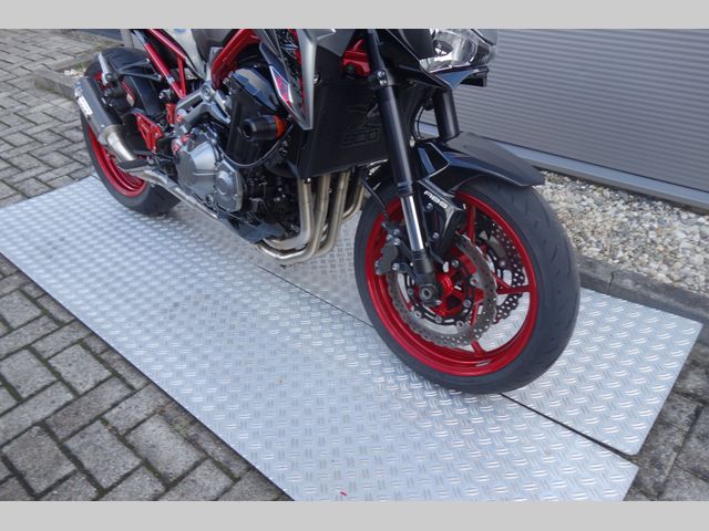 kawasaki - z900