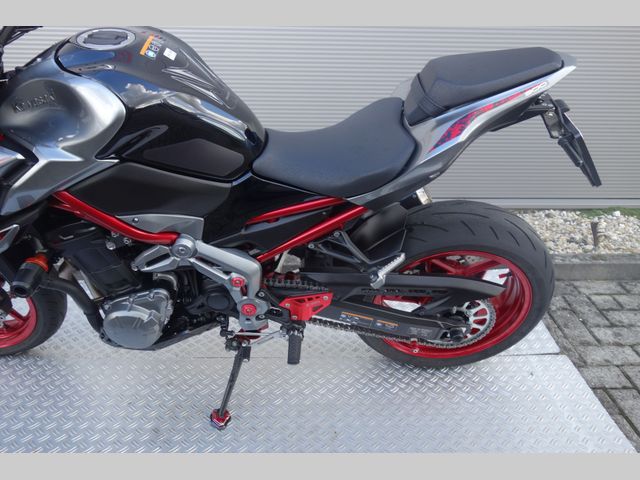 kawasaki - z900