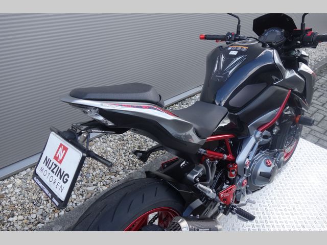 kawasaki - z900